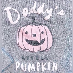 10/$35💥🎃 Daddy's Little Pumpkin Bodysuit, Grey Pink, Long Sleeve, Halloween Fun